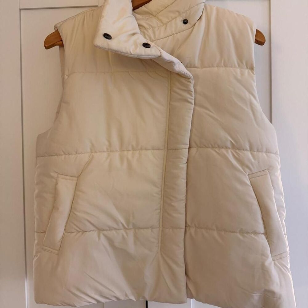 Pacsun Women's Cream and White Puffer Vest
